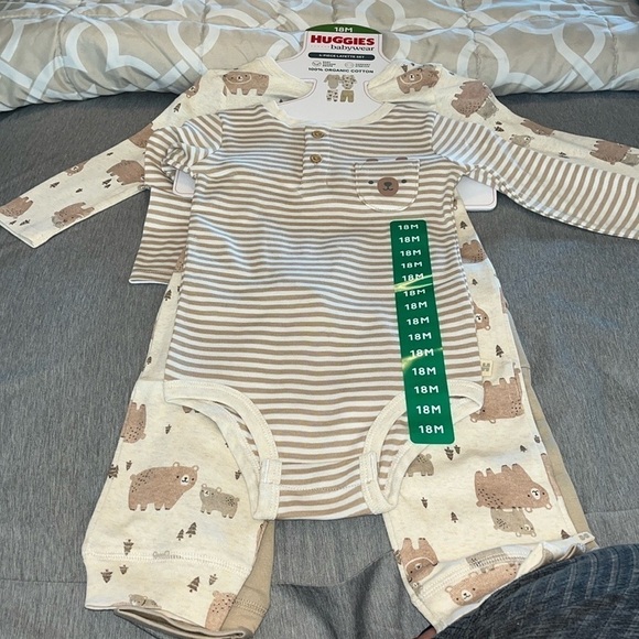 Huggies Baby 4-piece Layette Set size 18 Months - Picture 6 of 10